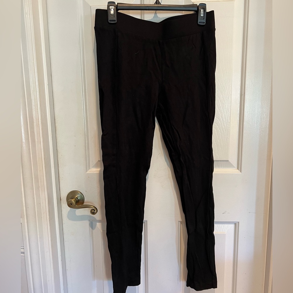 CAbi black legging. Smoke free home.